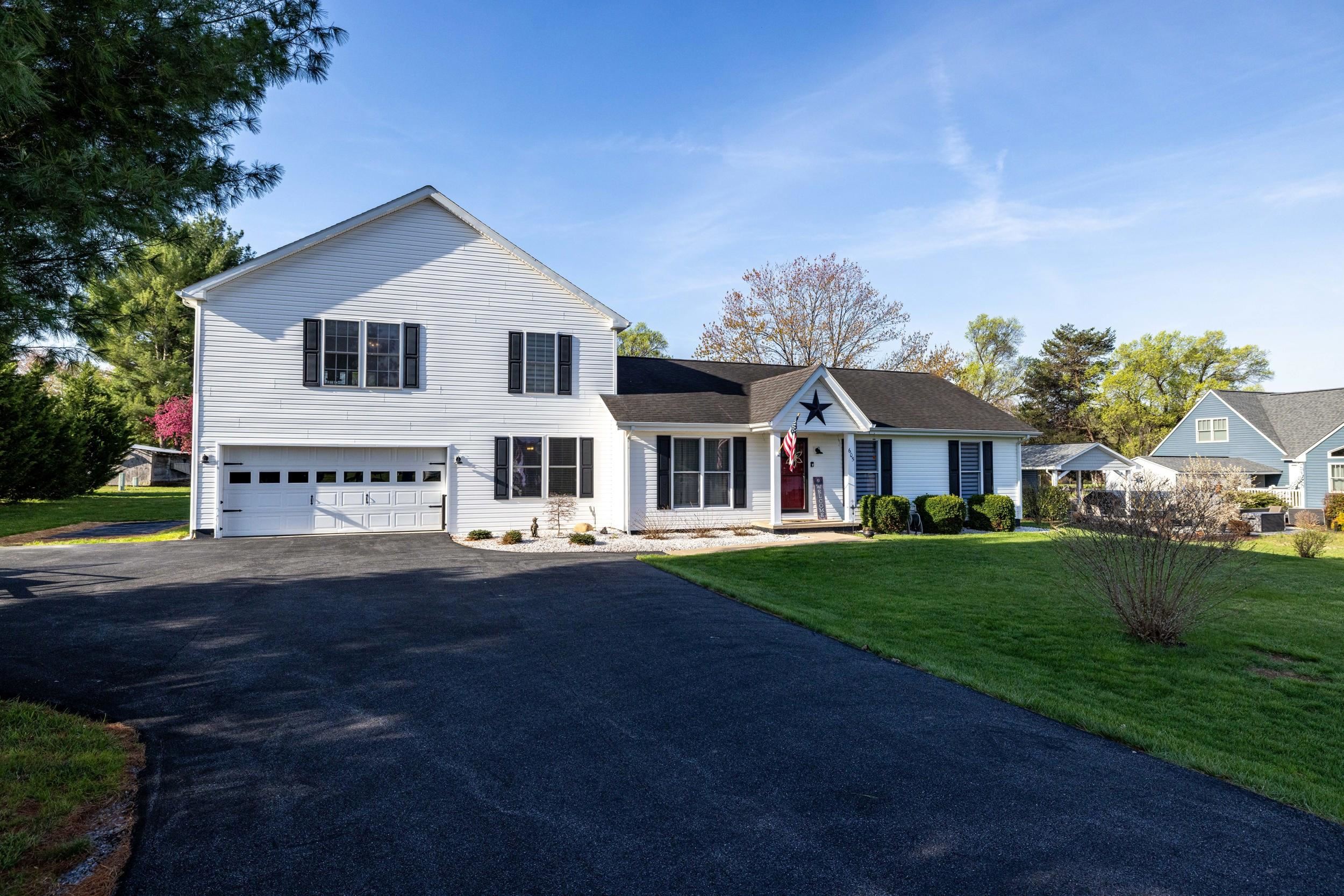 605 16TH ST, GROTTOES, Virginia 24441, 4 Bedrooms Bedrooms, ,3 BathroomsBathrooms,Residential,605 16th Street, Grottoes, VA 24441,605 16TH ST,675501 MLS # 675501