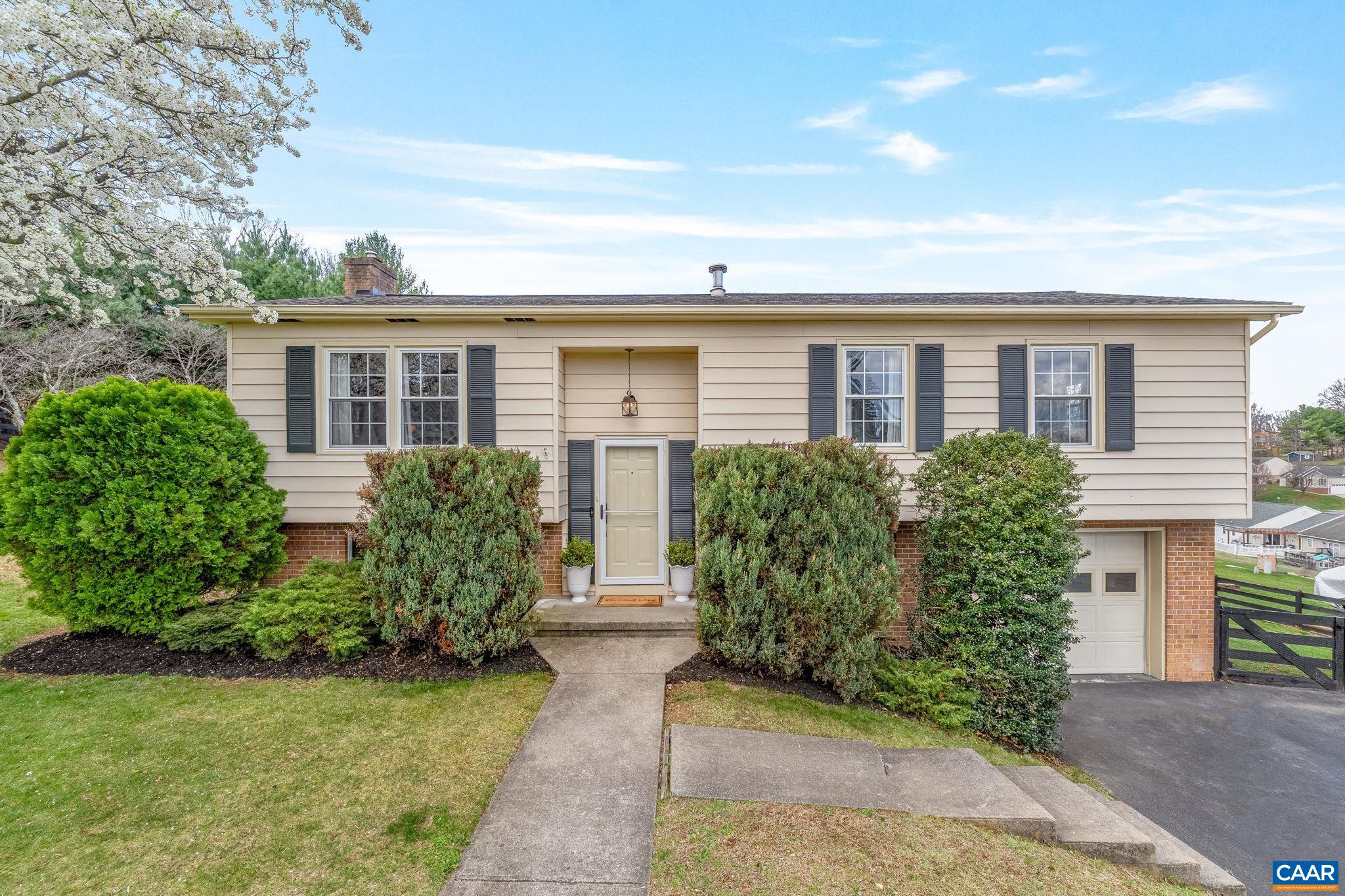 704 CARANN ST, STAUNTON, Virginia 24401, 3 Bedrooms Bedrooms, ,1 BathroomBathrooms,Residential,704 CARANN ST,675503 MLS # 675503