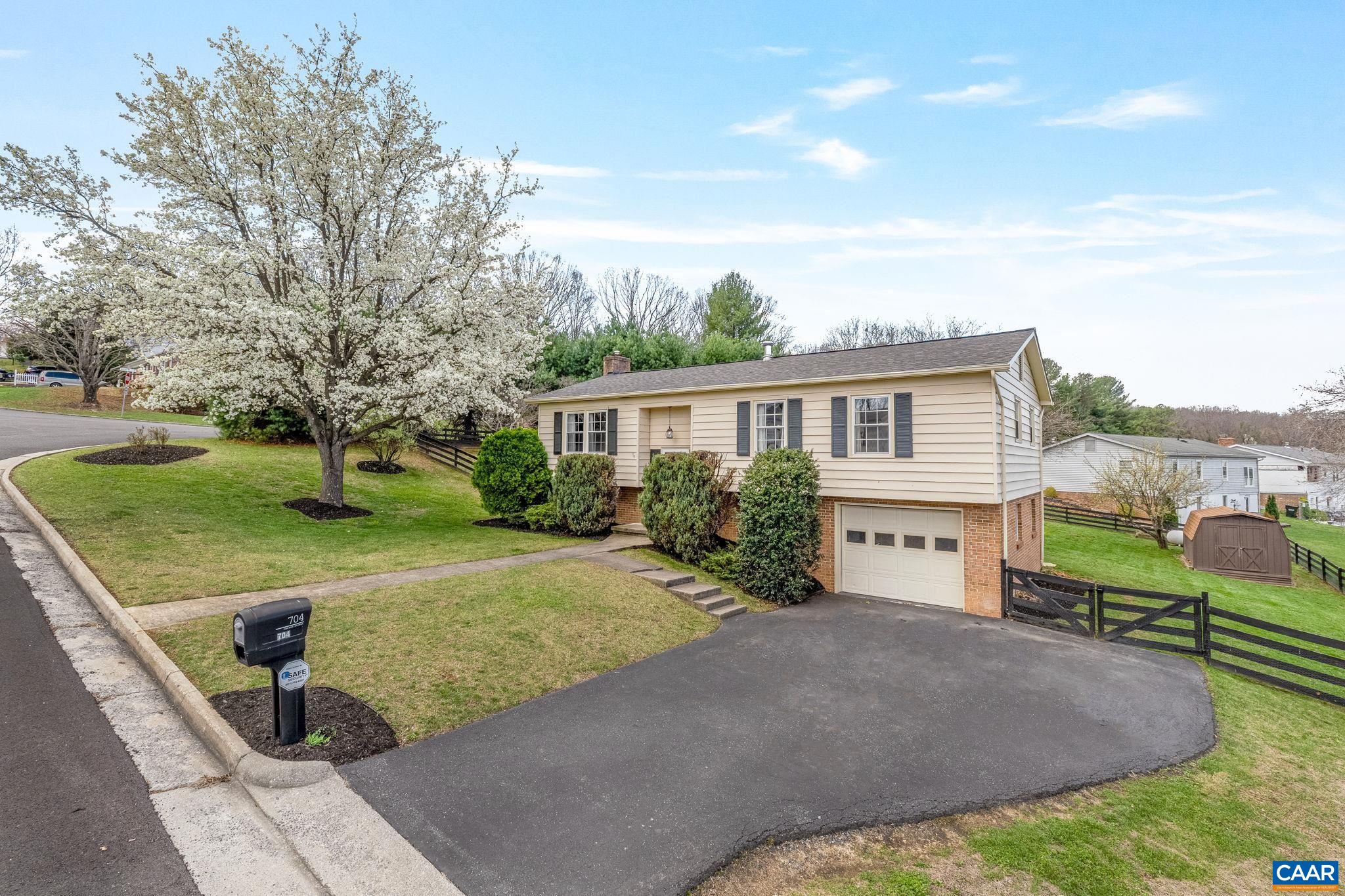 704 CARANN ST, STAUNTON, Virginia 24401, 3 Bedrooms Bedrooms, ,1 BathroomBathrooms,Residential,704 CARANN ST,675503 MLS # 675503