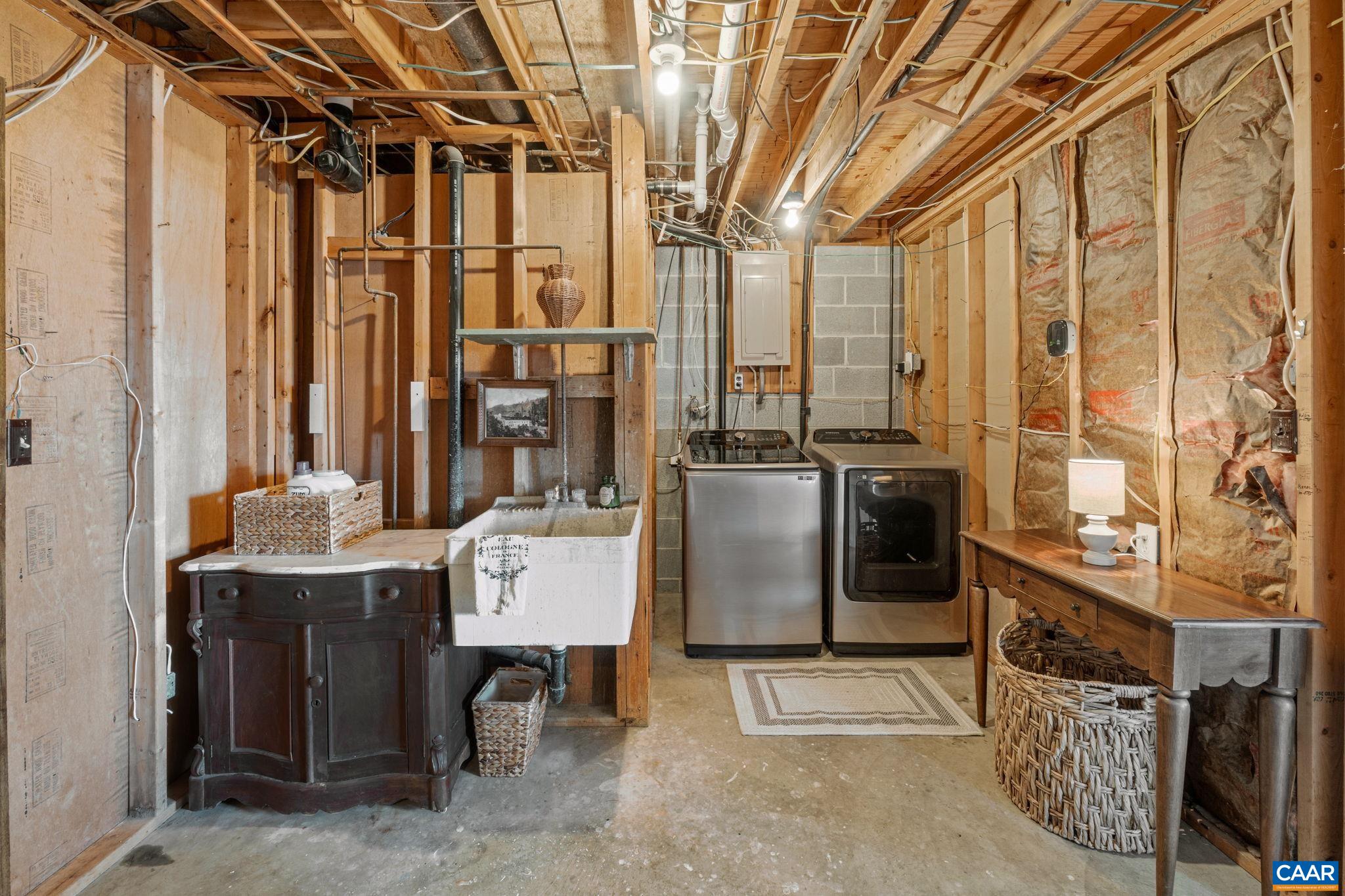 704 CARANN ST, STAUNTON, Virginia 24401, 3 Bedrooms Bedrooms, ,1 BathroomBathrooms,Residential,704 CARANN ST,675503 MLS # 675503