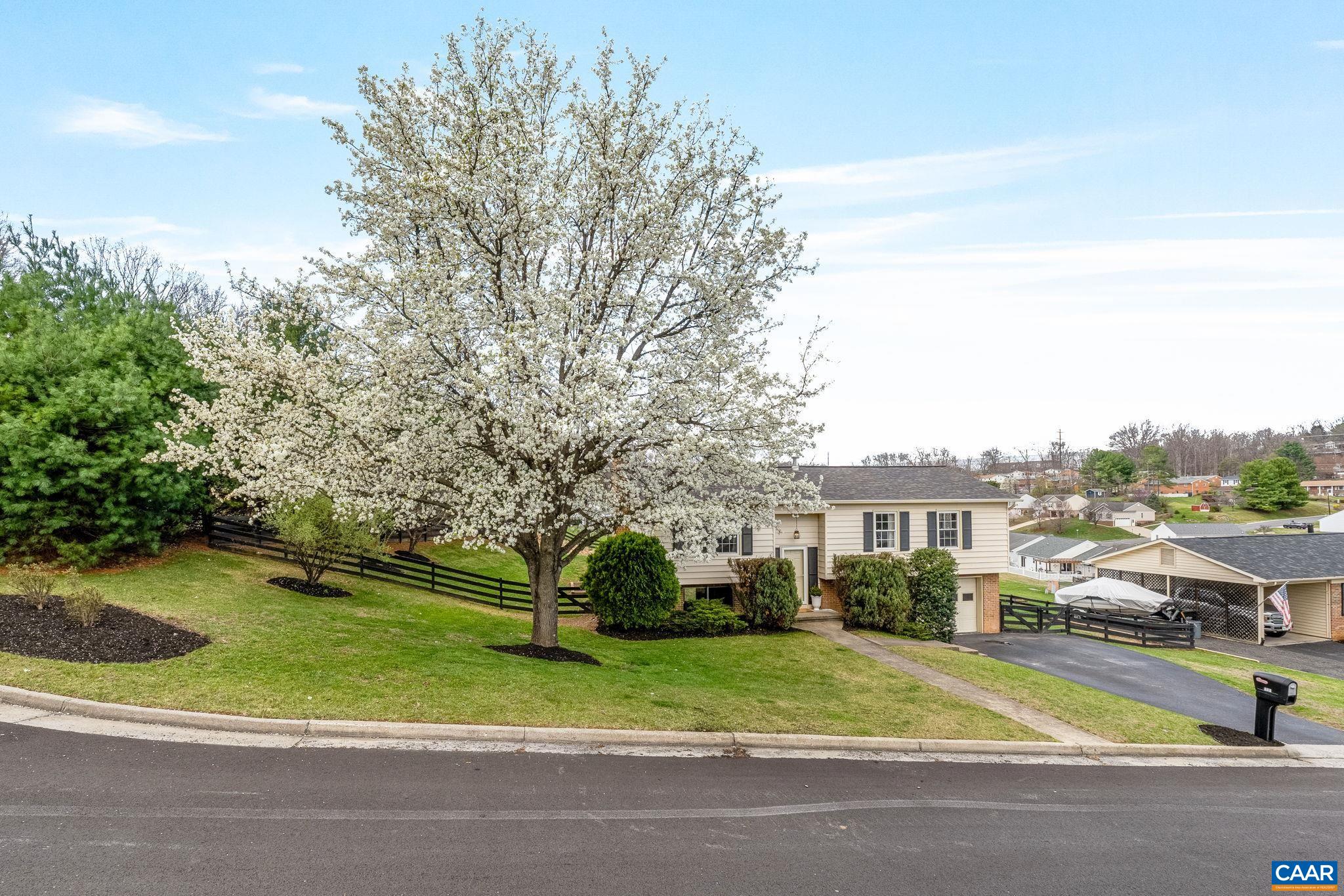 704 CARANN ST, STAUNTON, Virginia 24401, 3 Bedrooms Bedrooms, ,1 BathroomBathrooms,Residential,704 CARANN ST,675503 MLS # 675503