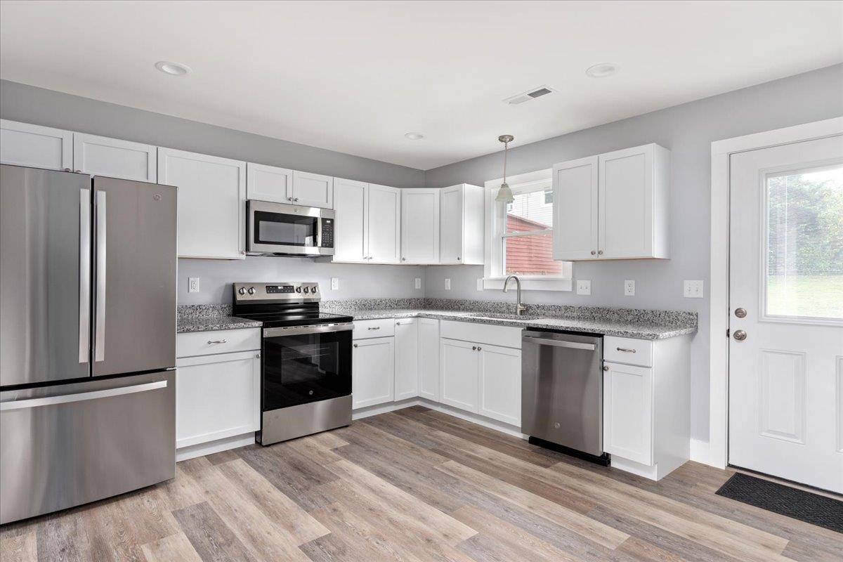 178 BANK ST, MOUNT JACKSON, Virginia 22842, 3 Bedrooms Bedrooms, ,2 BathroomsBathrooms,Residential,178 BANK ST,675504 MLS # 675504