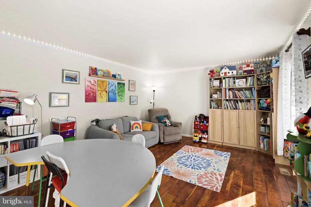 105 CHINABERRY DR, FREDERICKSBURG, Virginia 22407, 5 Bedrooms Bedrooms, ,3 BathroomsBathrooms,Residential,BREEZEWOOD,105 CHINABERRY DR,VASP2039154 MLS # VASP2039154