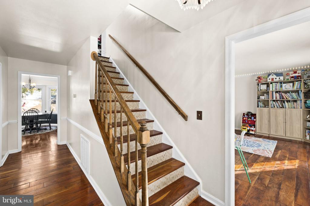 105 CHINABERRY DR, FREDERICKSBURG, Virginia 22407, 5 Bedrooms Bedrooms, ,3 BathroomsBathrooms,Residential,BREEZEWOOD,105 CHINABERRY DR,VASP2039154 MLS # VASP2039154