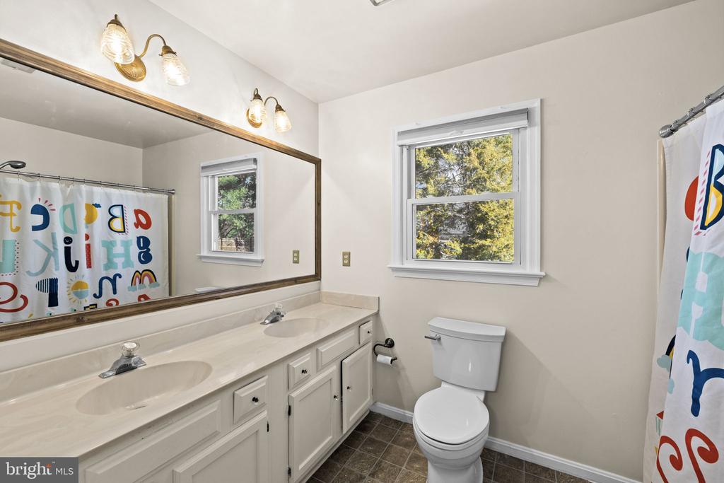 105 CHINABERRY DR, FREDERICKSBURG, Virginia 22407, 5 Bedrooms Bedrooms, ,3 BathroomsBathrooms,Residential,BREEZEWOOD,105 CHINABERRY DR,VASP2039154 MLS # VASP2039154