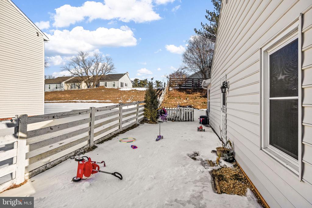 105 CHINABERRY DR, FREDERICKSBURG, Virginia 22407, 5 Bedrooms Bedrooms, ,3 BathroomsBathrooms,Residential,BREEZEWOOD,105 CHINABERRY DR,VASP2039154 MLS # VASP2039154