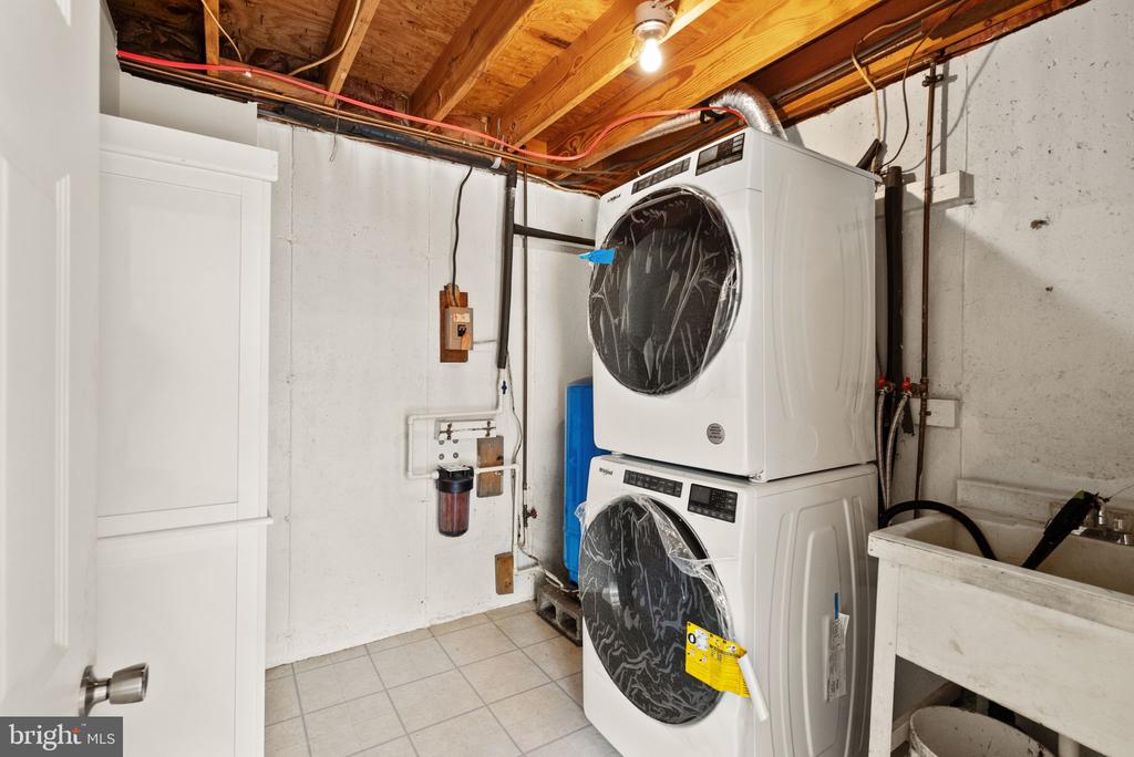 375 SEVEN PONDS RD, AMISSVILLE, Virginia 20106, 7 Bedrooms Bedrooms, ,4 BathroomsBathrooms,Residential,375 SEVEN PONDS RD,VARP2002442 MLS # VARP2002442