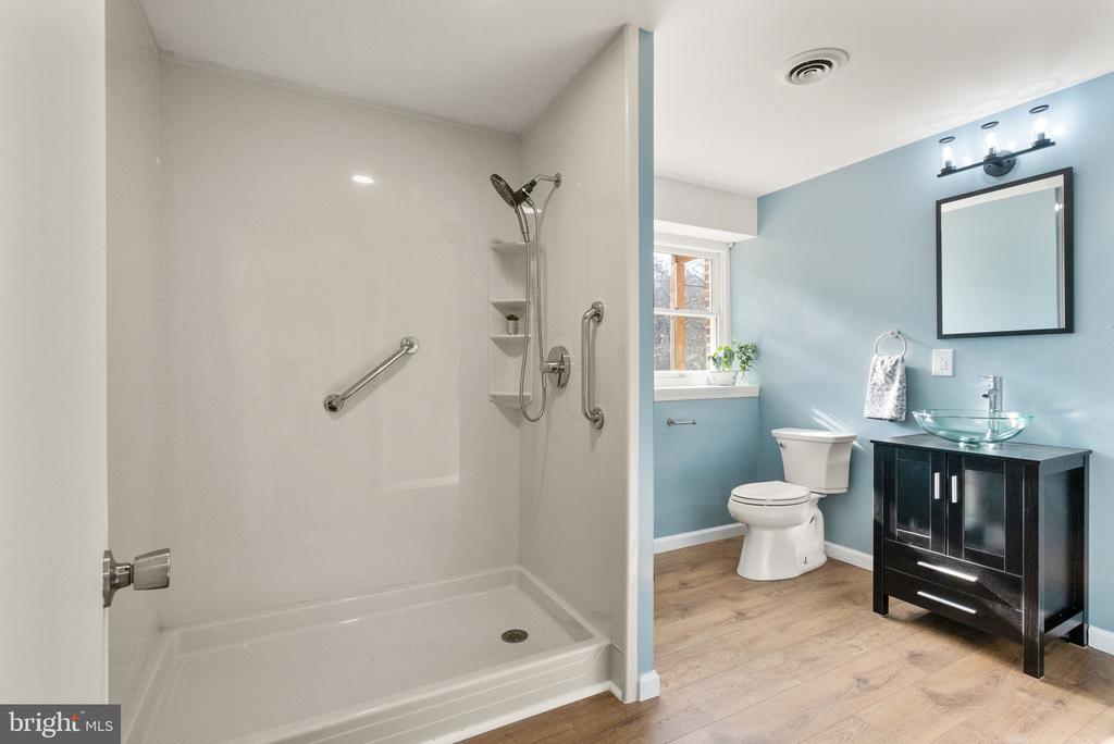 375 SEVEN PONDS RD, AMISSVILLE, Virginia 20106, 7 Bedrooms Bedrooms, ,4 BathroomsBathrooms,Residential,375 SEVEN PONDS RD,VARP2002442 MLS # VARP2002442