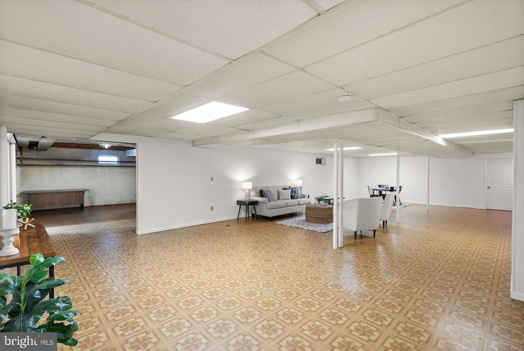 375 SEVEN PONDS RD, AMISSVILLE, Virginia 20106, 7 Bedrooms Bedrooms, ,4 BathroomsBathrooms,Residential,375 SEVEN PONDS RD,VARP2002442 MLS # VARP2002442