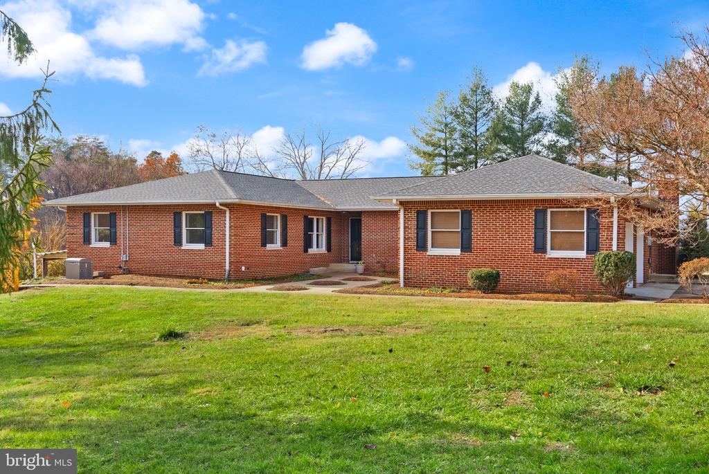 375 SEVEN PONDS RD, AMISSVILLE, Virginia 20106, 7 Bedrooms Bedrooms, ,4 BathroomsBathrooms,Residential,375 SEVEN PONDS RD,VARP2002442 MLS # VARP2002442