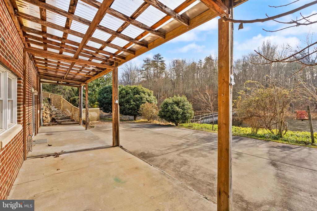 375 SEVEN PONDS RD, AMISSVILLE, Virginia 20106, 7 Bedrooms Bedrooms, ,4 BathroomsBathrooms,Residential,375 SEVEN PONDS RD,VARP2002442 MLS # VARP2002442