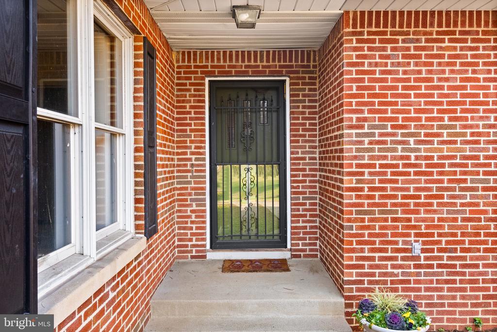 375 SEVEN PONDS RD, AMISSVILLE, Virginia 20106, 7 Bedrooms Bedrooms, ,4 BathroomsBathrooms,Residential,375 SEVEN PONDS RD,VARP2002442 MLS # VARP2002442