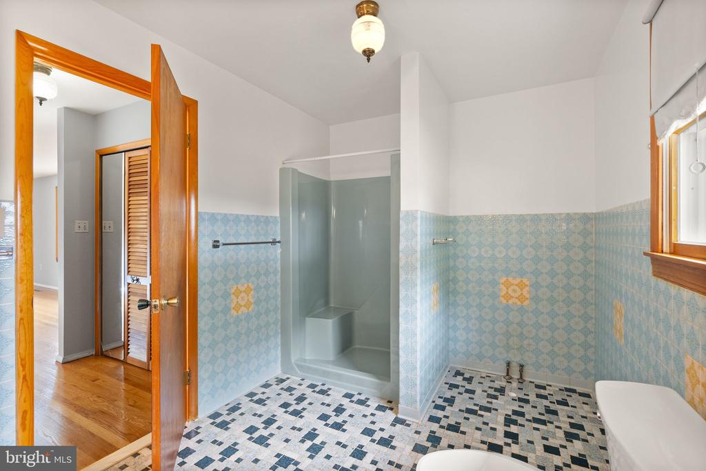 375 SEVEN PONDS RD, AMISSVILLE, Virginia 20106, 7 Bedrooms Bedrooms, ,4 BathroomsBathrooms,Residential,375 SEVEN PONDS RD,VARP2002442 MLS # VARP2002442