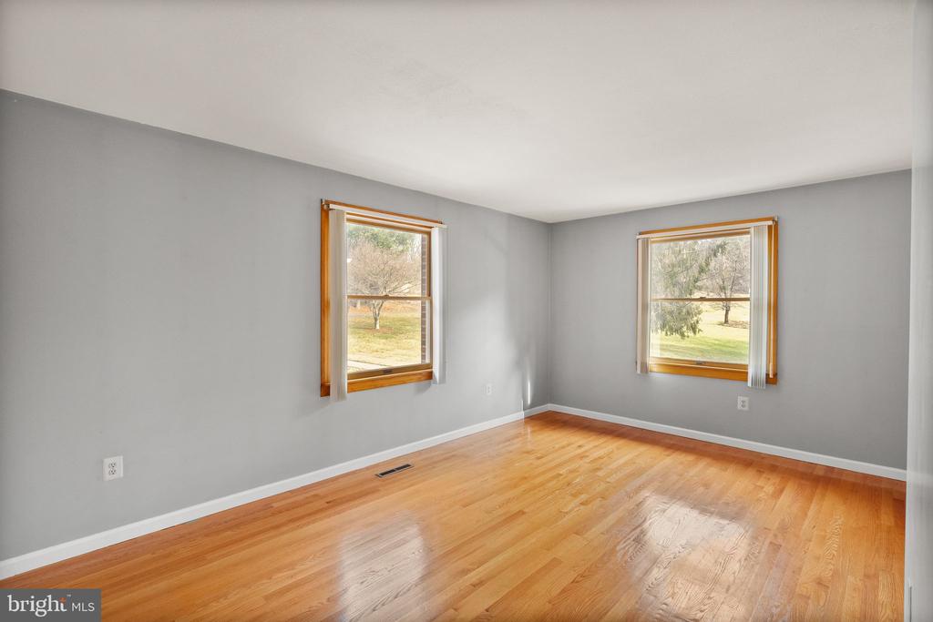 375 SEVEN PONDS RD, AMISSVILLE, Virginia 20106, 7 Bedrooms Bedrooms, ,4 BathroomsBathrooms,Residential,375 SEVEN PONDS RD,VARP2002442 MLS # VARP2002442