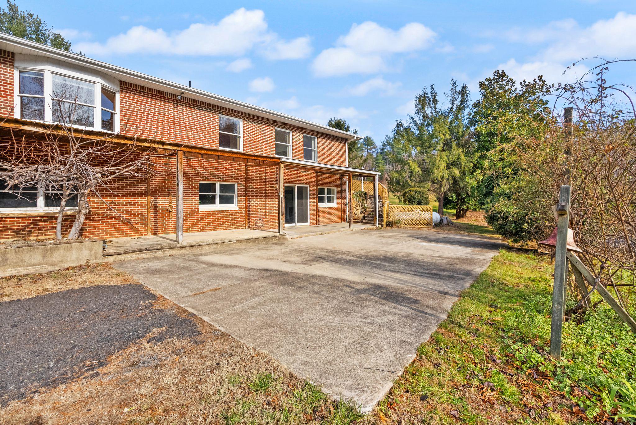 375 SEVEN PONDS RD, AMISSVILLE, Virginia 20106, 7 Bedrooms Bedrooms, ,4 BathroomsBathrooms,Residential,375 SEVEN PONDS RD,VARP2002442 MLS # VARP2002442