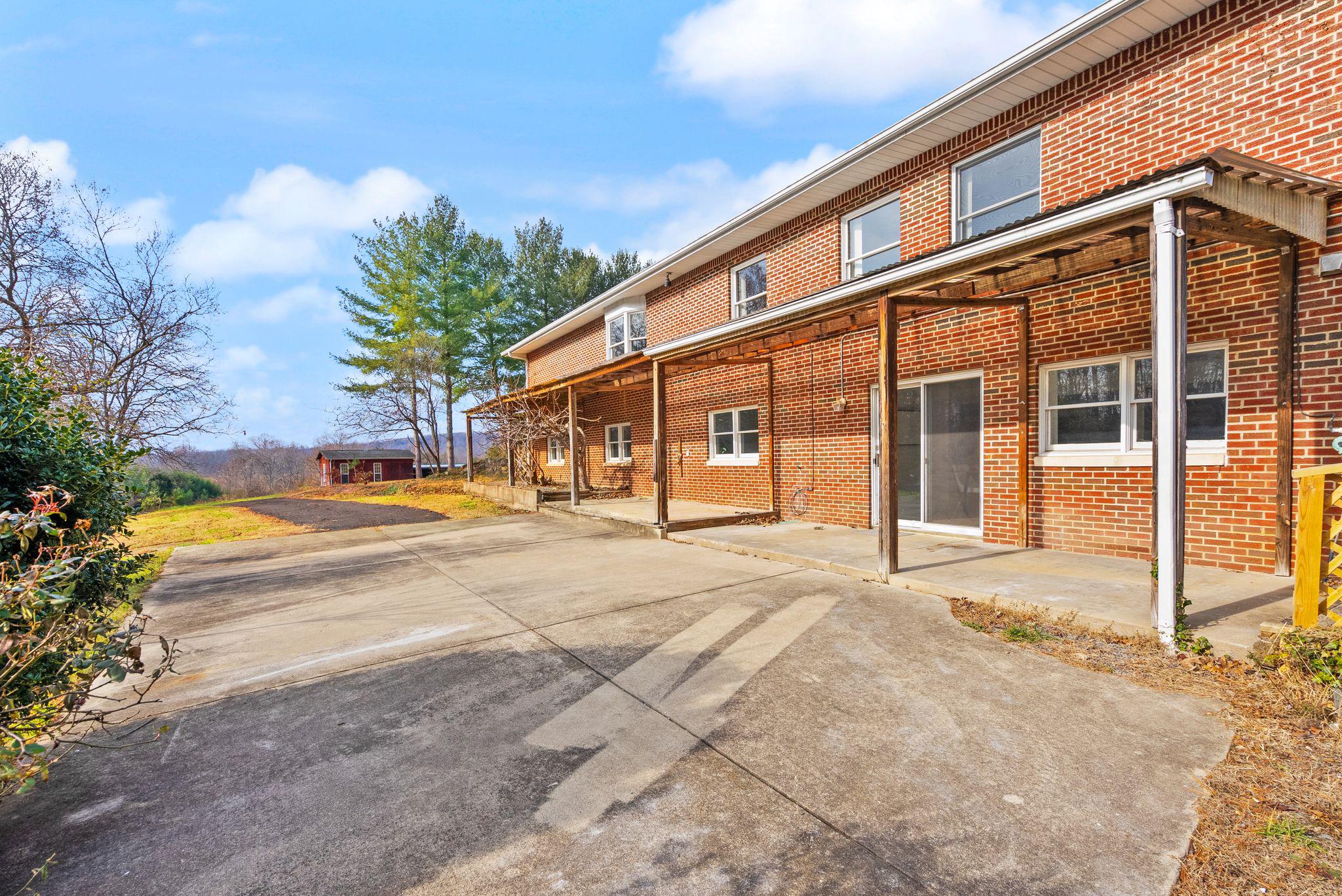 375 SEVEN PONDS RD, AMISSVILLE, Virginia 20106, 7 Bedrooms Bedrooms, ,4 BathroomsBathrooms,Residential,375 SEVEN PONDS RD,VARP2002442 MLS # VARP2002442