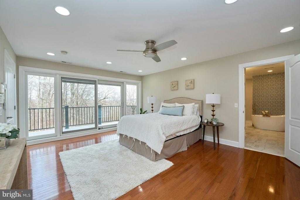 5828 HUNTON WOOD DR, BROAD RUN, Virginia, 4 Bedrooms Bedrooms, ,4 BathroomsBathrooms,Residential,5828 HUNTON WOOD DR,VAFQ2021454 MLS # VAFQ2021454