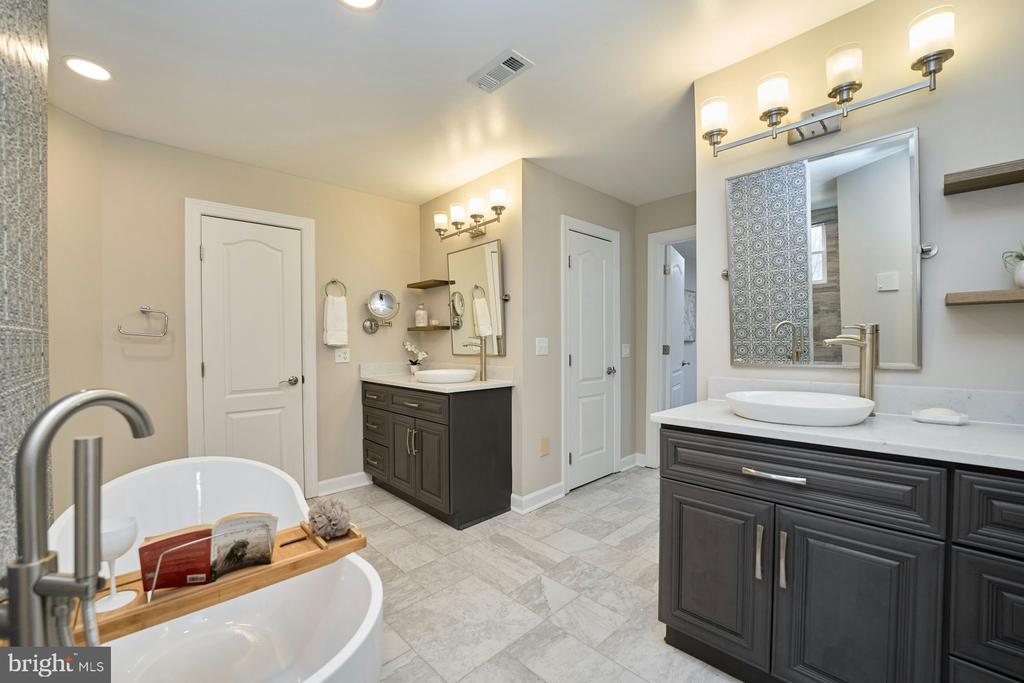 5828 HUNTON WOOD DR, BROAD RUN, Virginia, 4 Bedrooms Bedrooms, ,4 BathroomsBathrooms,Residential,5828 HUNTON WOOD DR,VAFQ2021454 MLS # VAFQ2021454