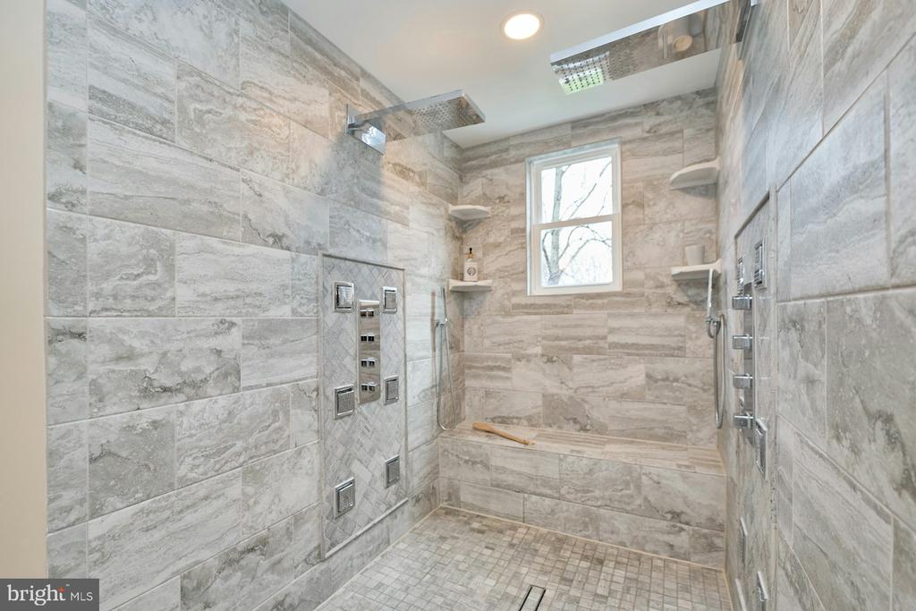 5828 HUNTON WOOD DR, BROAD RUN, Virginia, 4 Bedrooms Bedrooms, ,4 BathroomsBathrooms,Residential,5828 HUNTON WOOD DR,VAFQ2021454 MLS # VAFQ2021454