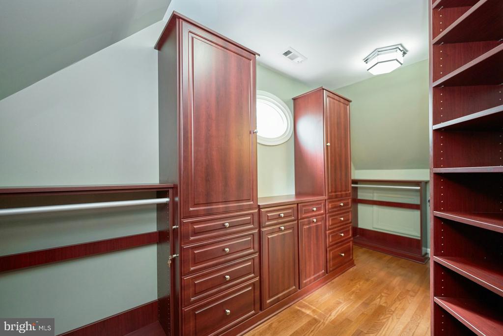 5828 HUNTON WOOD DR, BROAD RUN, Virginia, 4 Bedrooms Bedrooms, ,4 BathroomsBathrooms,Residential,5828 HUNTON WOOD DR,VAFQ2021454 MLS # VAFQ2021454