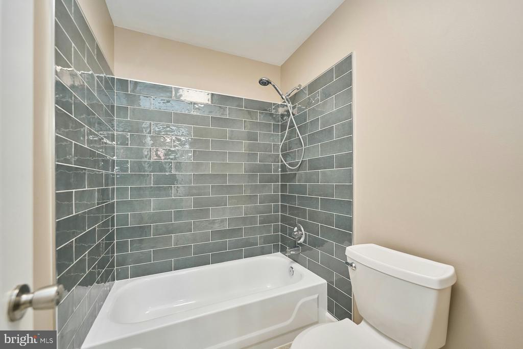 5828 HUNTON WOOD DR, BROAD RUN, Virginia, 4 Bedrooms Bedrooms, ,4 BathroomsBathrooms,Residential,5828 HUNTON WOOD DR,VAFQ2021454 MLS # VAFQ2021454