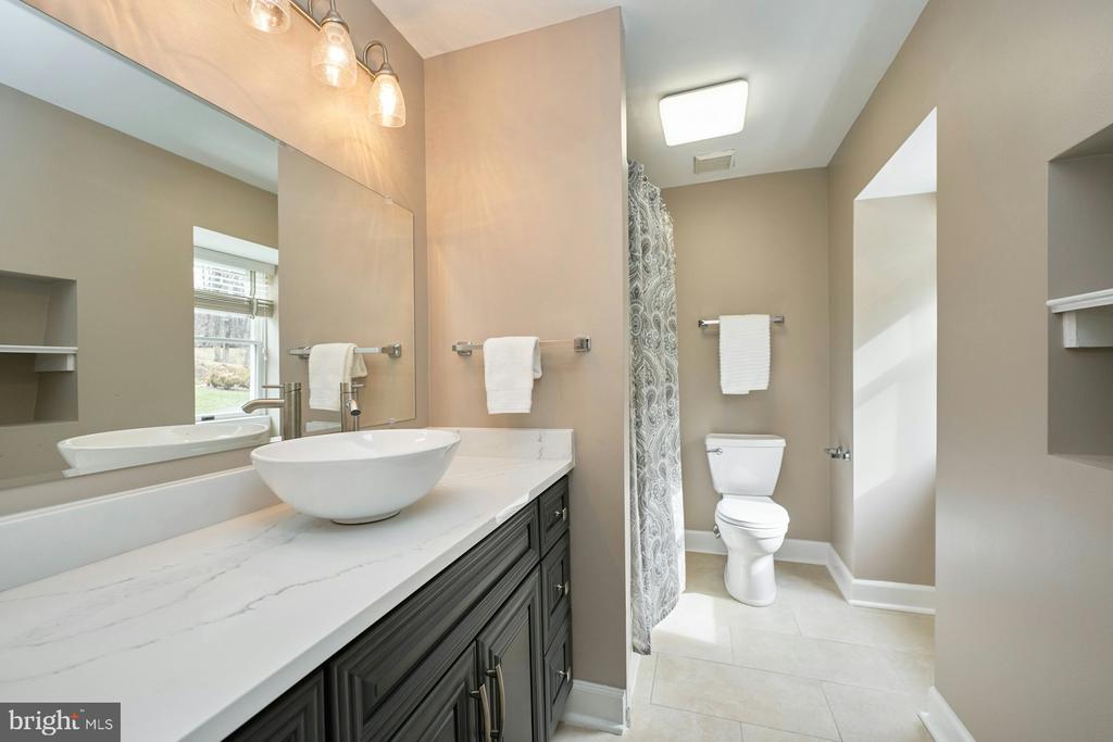 5828 HUNTON WOOD DR, BROAD RUN, Virginia, 4 Bedrooms Bedrooms, ,4 BathroomsBathrooms,Residential,5828 HUNTON WOOD DR,VAFQ2021454 MLS # VAFQ2021454