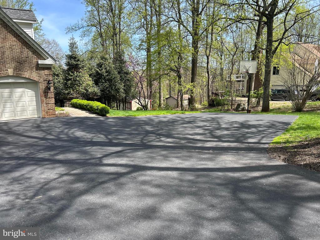 5828 HUNTON WOOD DR, BROAD RUN, Virginia, 4 Bedrooms Bedrooms, ,4 BathroomsBathrooms,Residential,5828 HUNTON WOOD DR,VAFQ2021454 MLS # VAFQ2021454