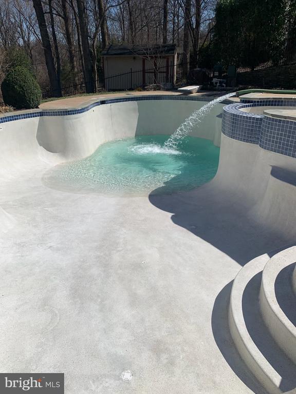 5828 HUNTON WOOD DR, BROAD RUN, Virginia, 4 Bedrooms Bedrooms, ,4 BathroomsBathrooms,Residential,5828 HUNTON WOOD DR,VAFQ2021454 MLS # VAFQ2021454