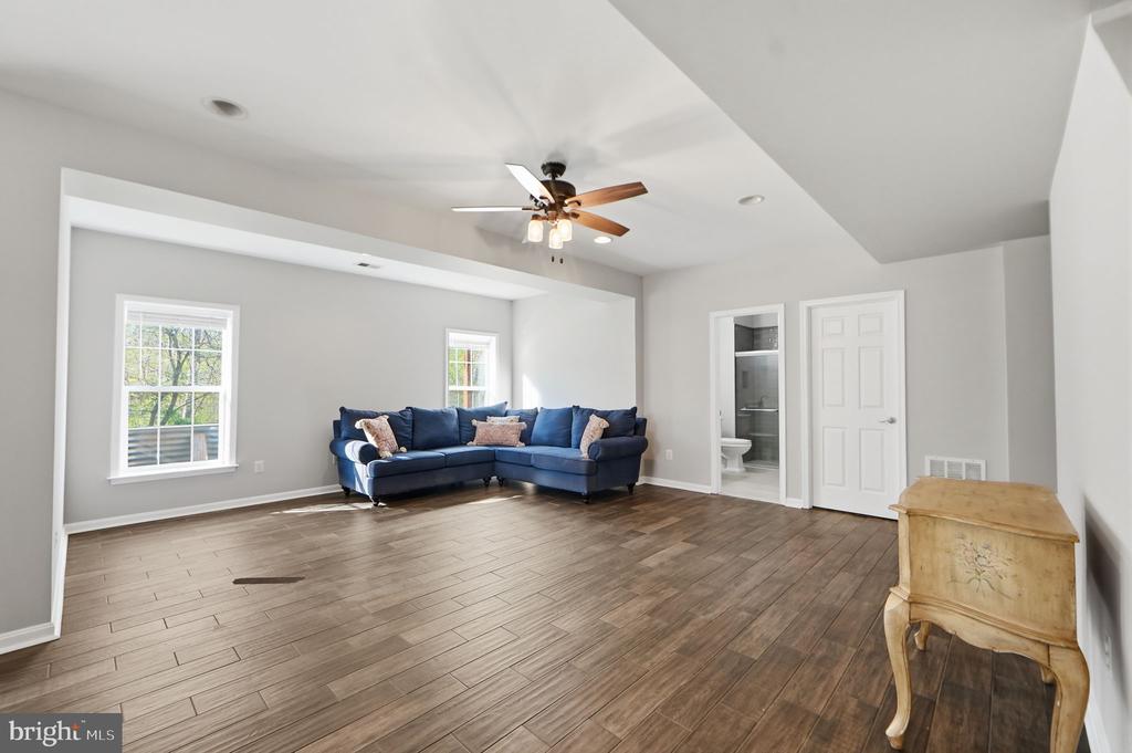 6925 MILL VALLEY DR, WARRENTON, Virginia, 4 Bedrooms Bedrooms, ,3 BathroomsBathrooms,Residential,6925 MILL VALLEY DR,VAFQ2021458 MLS # VAFQ2021458