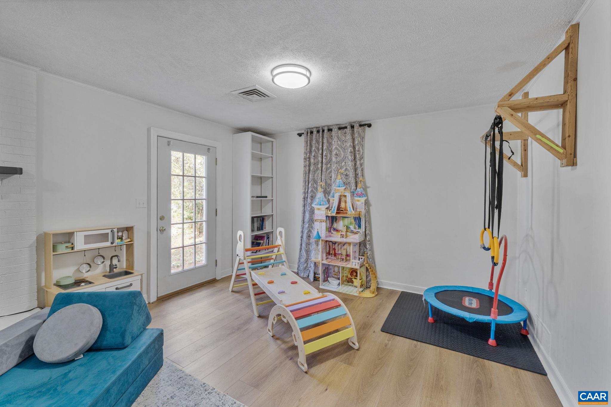 2720 LEEDS LN, CHARLOTTESVILLE, Virginia 22901, 4 Bedrooms Bedrooms, ,3 BathroomsBathrooms,Residential,2720 LEEDS LN,675332 MLS # 675332