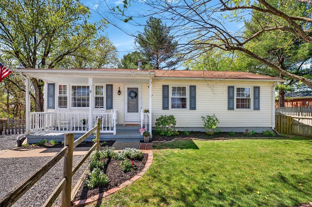 9 CLOVER PL, VERONA, Virginia 24482, 3 Bedrooms Bedrooms, ,1 BathroomBathrooms,Residential,9 CLOVER PL,675512 MLS # 675512 9 CLOVER PL, VERONA, Virginia 24482, 3 Bedrooms Bedrooms, ,1 BathroomBathrooms,Residential,9 CLOVER PL,675512 MLS # 675512