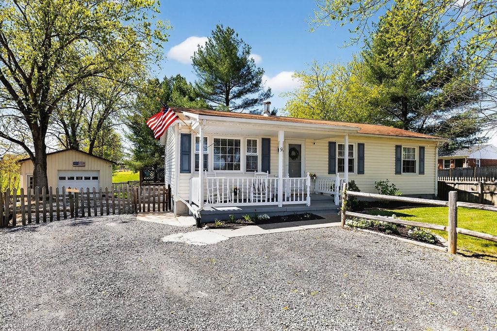 9 CLOVER PL, VERONA, Virginia 24482, 3 Bedrooms Bedrooms, ,1 BathroomBathrooms,Residential,9 CLOVER PL,675512 MLS # 675512 9 CLOVER PL, VERONA, Virginia 24482, 3 Bedrooms Bedrooms, ,1 BathroomBathrooms,Residential,9 CLOVER PL,675512 MLS # 675512