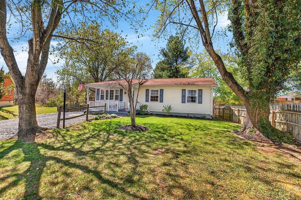 9 CLOVER PL, VERONA, Virginia 24482, 3 Bedrooms Bedrooms, ,1 BathroomBathrooms,Residential,9 CLOVER PL,675512 MLS # 675512 9 CLOVER PL, VERONA, Virginia 24482, 3 Bedrooms Bedrooms, ,1 BathroomBathrooms,Residential,9 CLOVER PL,675512 MLS # 675512