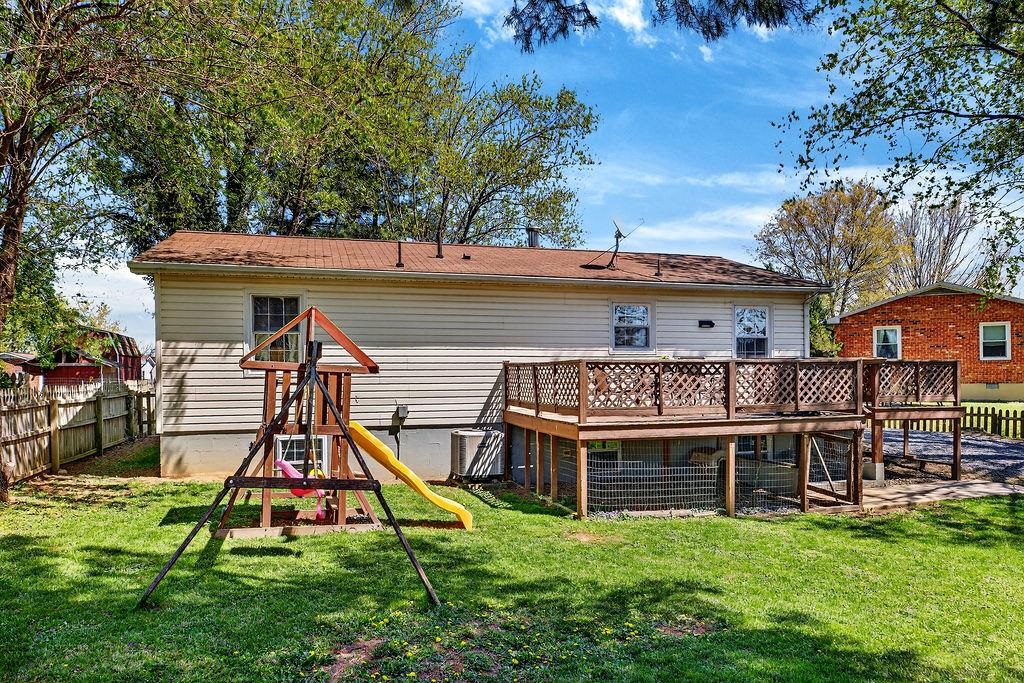 9 CLOVER PL, VERONA, Virginia 24482, 3 Bedrooms Bedrooms, ,1 BathroomBathrooms,Residential,9 CLOVER PL,675512 MLS # 675512 9 CLOVER PL, VERONA, Virginia 24482, 3 Bedrooms Bedrooms, ,1 BathroomBathrooms,Residential,9 CLOVER PL,675512 MLS # 675512