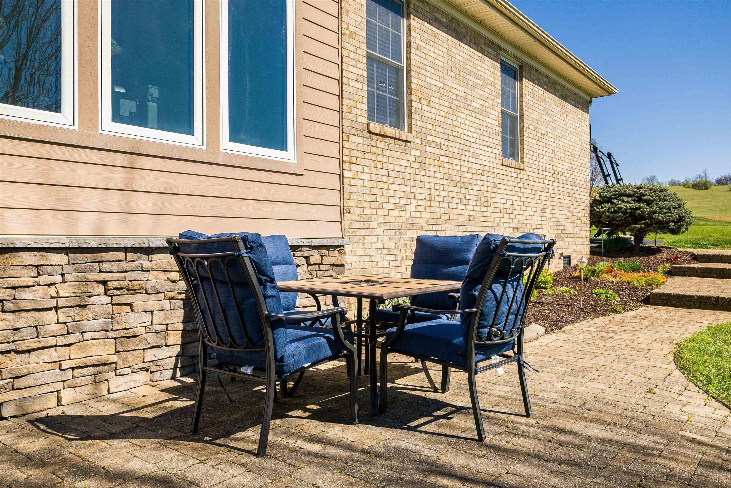 31 FAIRFIELD CT, STAUNTON, Virginia 24401, 3 Bedrooms Bedrooms, ,3 BathroomsBathrooms,Residential,31 FAIRFIELD CT,675514 MLS # 675514