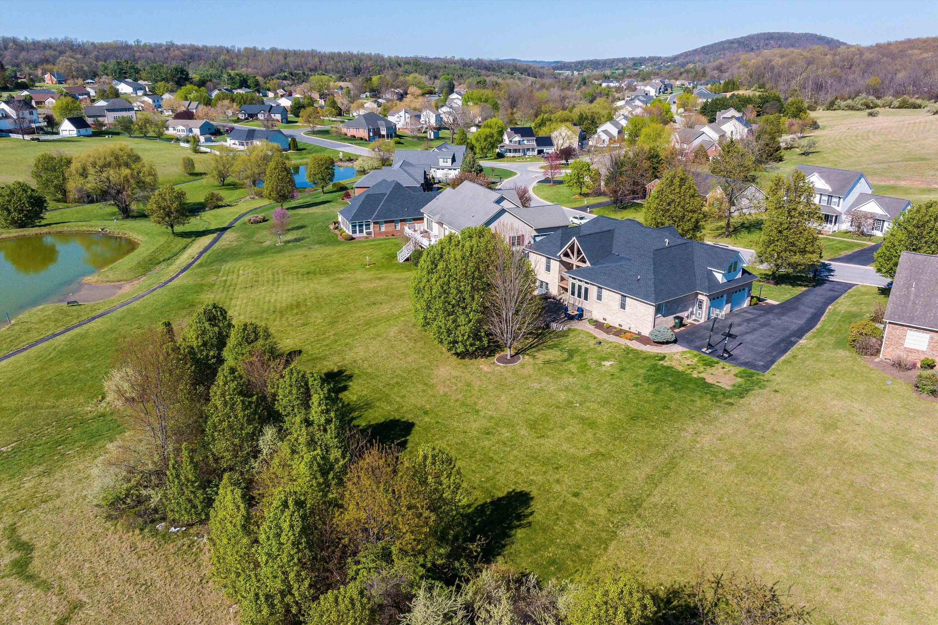 31 FAIRFIELD CT, STAUNTON, Virginia 24401, 3 Bedrooms Bedrooms, ,3 BathroomsBathrooms,Residential,31 FAIRFIELD CT,675514 MLS # 675514