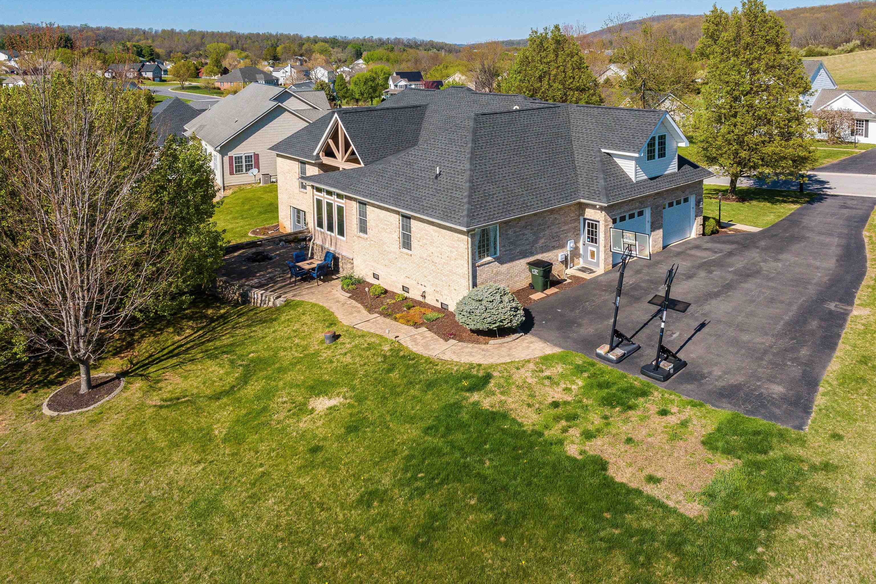 31 FAIRFIELD CT, STAUNTON, Virginia 24401, 3 Bedrooms Bedrooms, ,3 BathroomsBathrooms,Residential,31 FAIRFIELD CT,675514 MLS # 675514