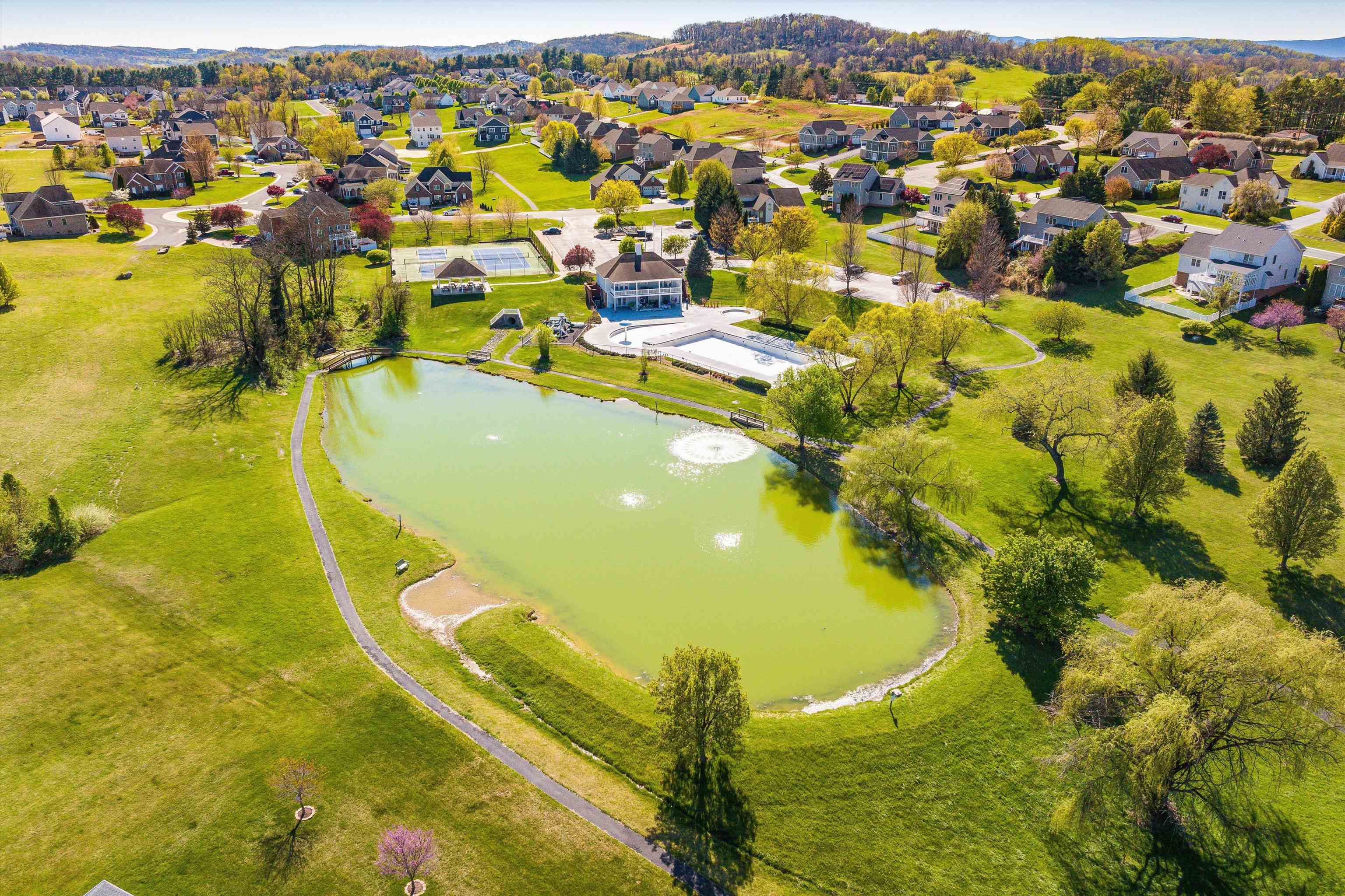 31 FAIRFIELD CT, STAUNTON, Virginia 24401, 3 Bedrooms Bedrooms, ,3 BathroomsBathrooms,Residential,31 FAIRFIELD CT,675514 MLS # 675514