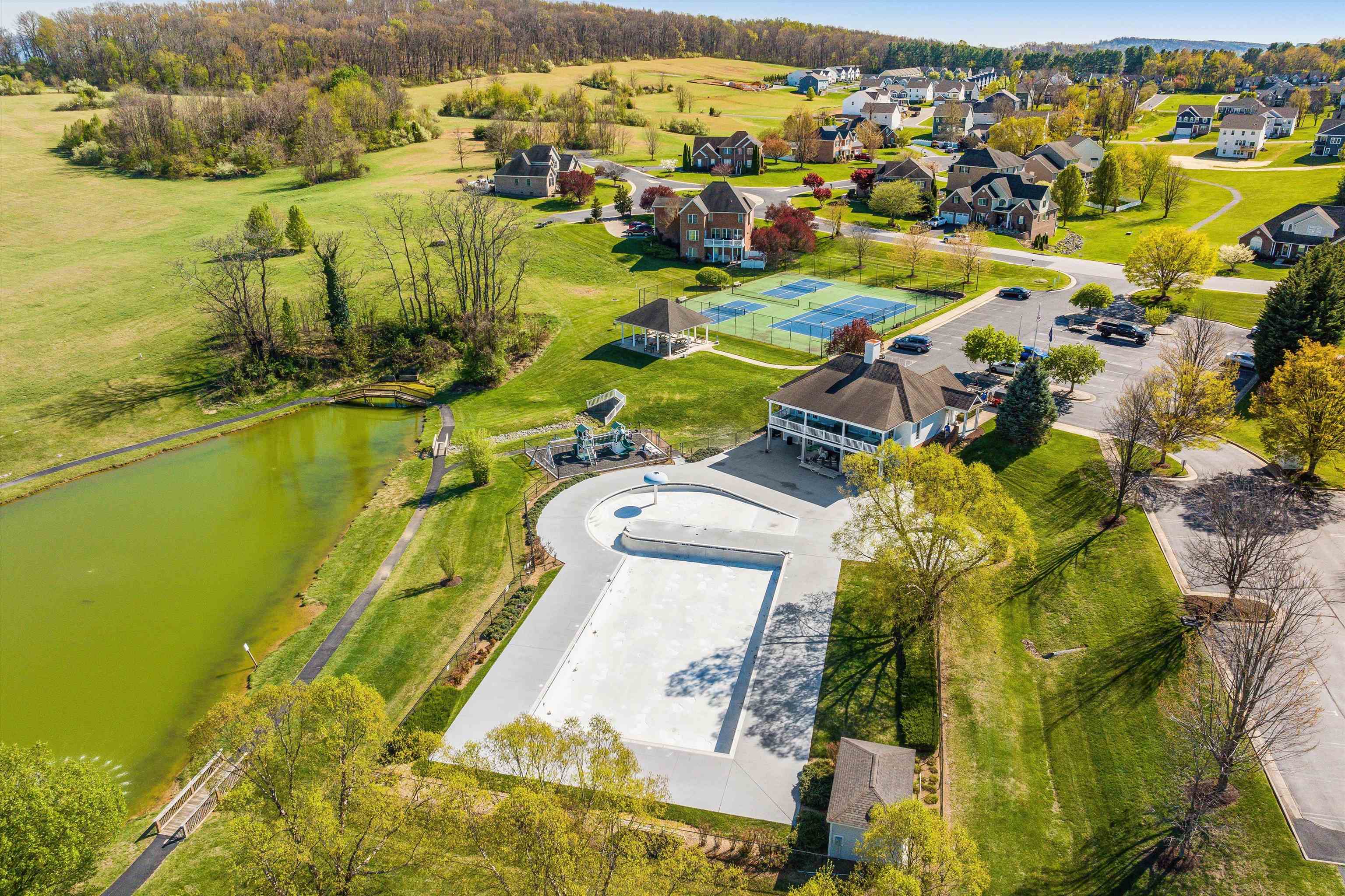 31 FAIRFIELD CT, STAUNTON, Virginia 24401, 3 Bedrooms Bedrooms, ,3 BathroomsBathrooms,Residential,31 FAIRFIELD CT,675514 MLS # 675514