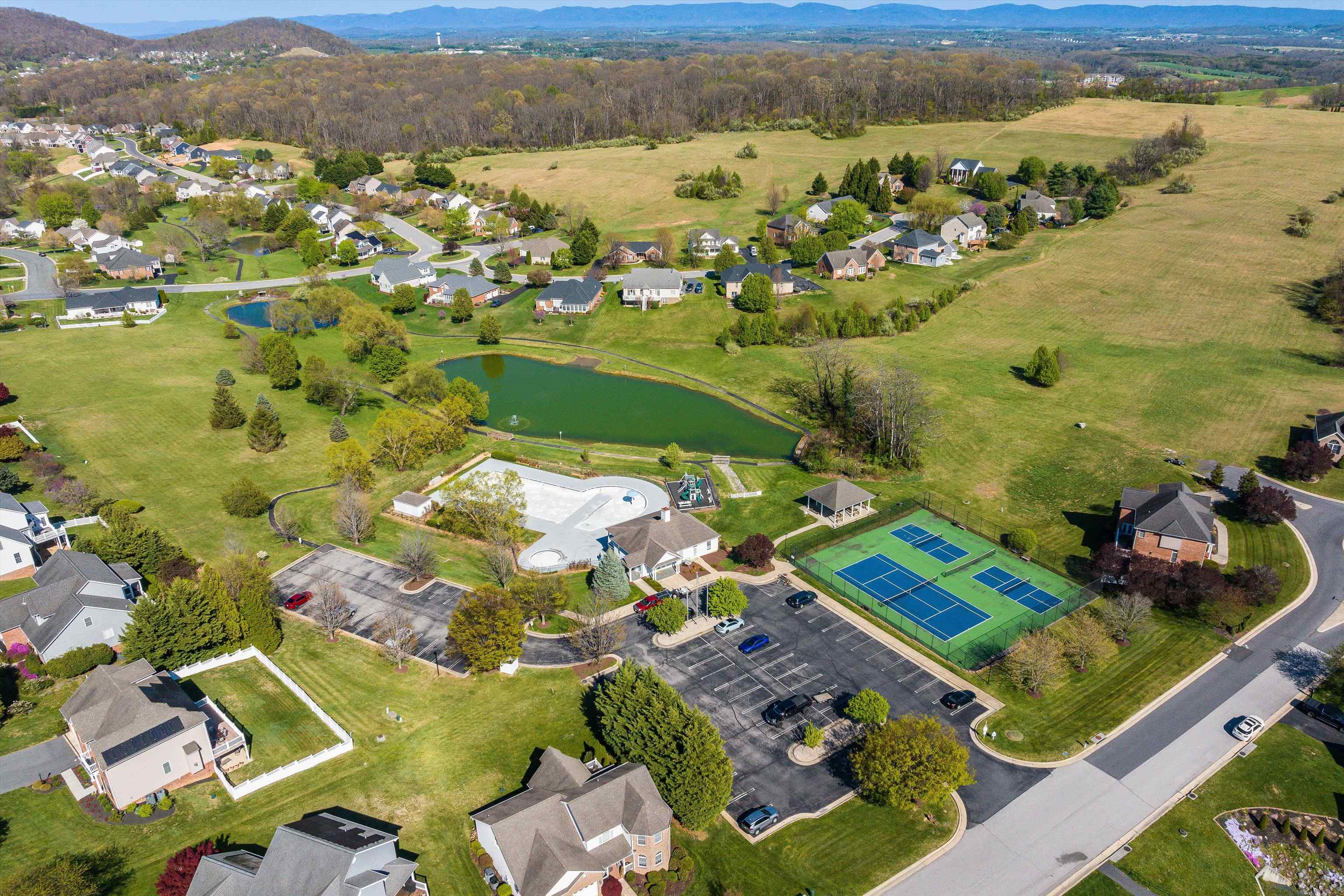 31 FAIRFIELD CT, STAUNTON, Virginia 24401, 3 Bedrooms Bedrooms, ,3 BathroomsBathrooms,Residential,31 FAIRFIELD CT,675514 MLS # 675514