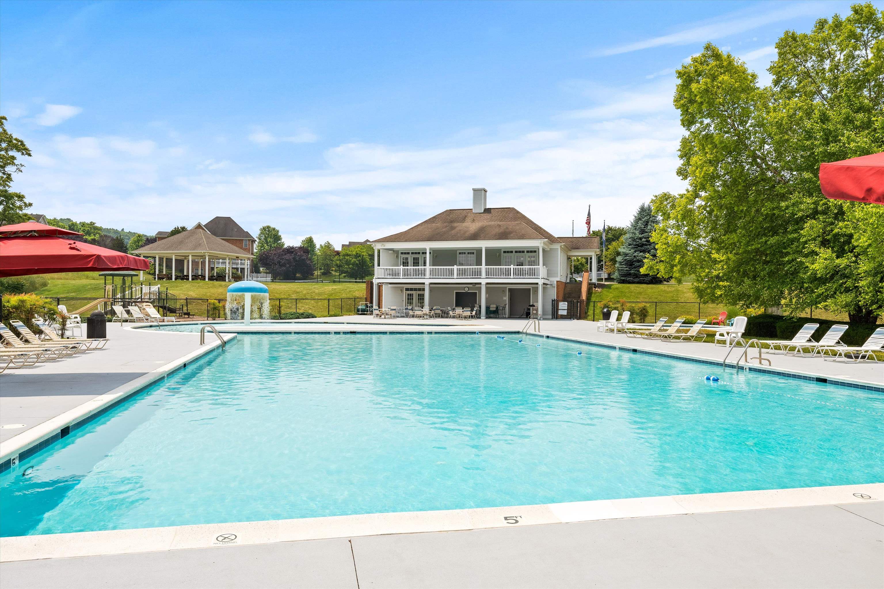 31 FAIRFIELD CT, STAUNTON, Virginia 24401, 3 Bedrooms Bedrooms, ,3 BathroomsBathrooms,Residential,31 FAIRFIELD CT,675514 MLS # 675514