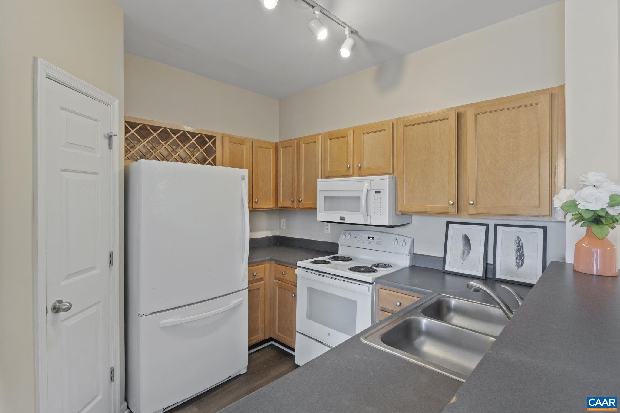 280 RIVERBEND DR, CHARLOTTESVILLE, Virginia 22911, 2 Bedrooms Bedrooms, ,2 BathroomsBathrooms,Residential,280 RIVERBEND DR,675543 MLS # 675543 280 RIVERBEND DR, CHARLOTTESVILLE, Virginia 22911, 2 Bedrooms Bedrooms, ,2 BathroomsBathrooms,Residential,280 RIVERBEND DR,675543 MLS # 675543