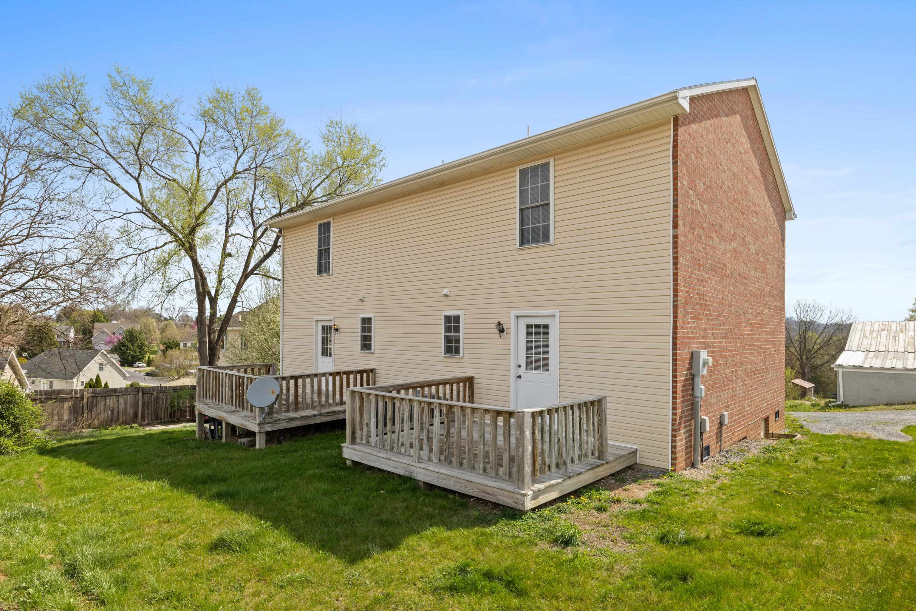 108 PLEASANT HILL RD, HARRISONBURG, Virginia 22801, ,Residential,108 PLEASANT HILL RD,675563 MLS # 675563