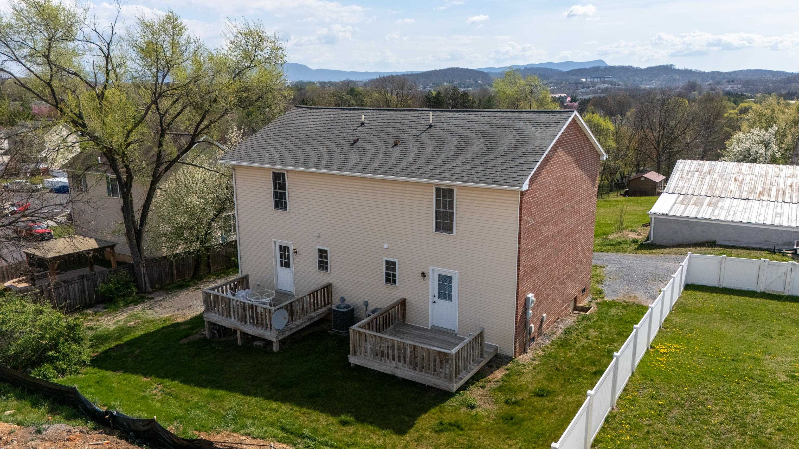 108 PLEASANT HILL RD, HARRISONBURG, Virginia 22801, ,Residential,108 PLEASANT HILL RD,675563 MLS # 675563