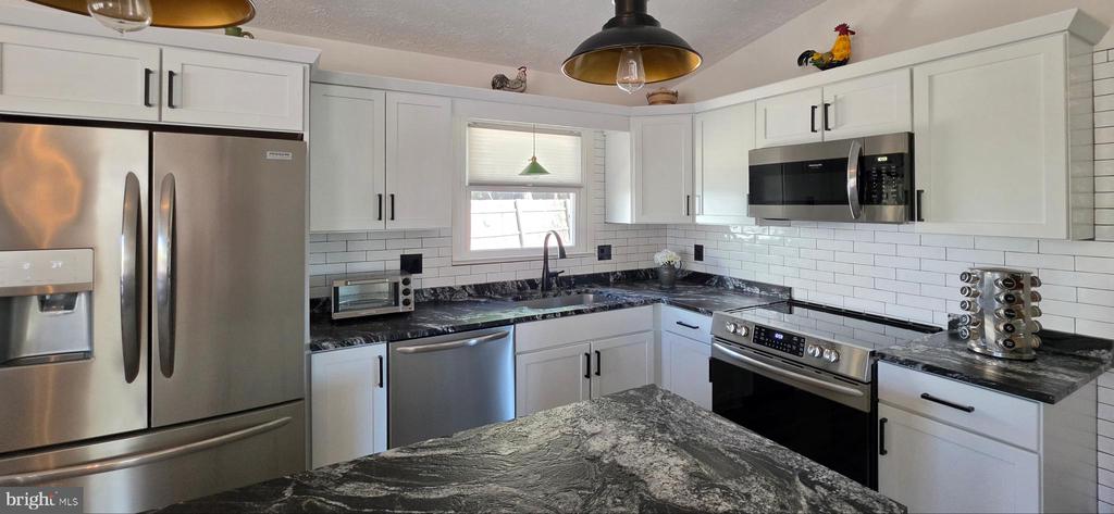 20 LAKEVIEW CIR, LOUISA, Virginia 23093, 3 Bedrooms Bedrooms, ,2 BathroomsBathrooms,Residential,20 LAKEVIEW CIR,VALA2009552 MLS # VALA2009552