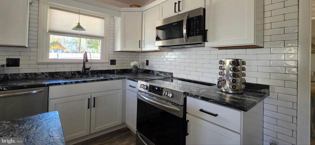 20 LAKEVIEW CIR, LOUISA, Virginia 23093, 3 Bedrooms Bedrooms, ,2 BathroomsBathrooms,Residential,20 LAKEVIEW CIR,VALA2009552 MLS # VALA2009552