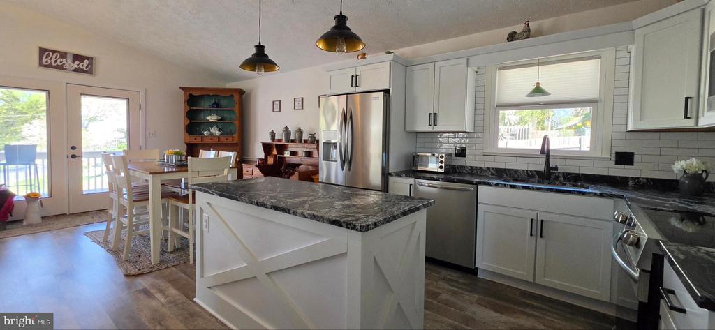 20 LAKEVIEW CIR, LOUISA, Virginia 23093, 3 Bedrooms Bedrooms, ,2 BathroomsBathrooms,Residential,20 LAKEVIEW CIR,VALA2009552 MLS # VALA2009552