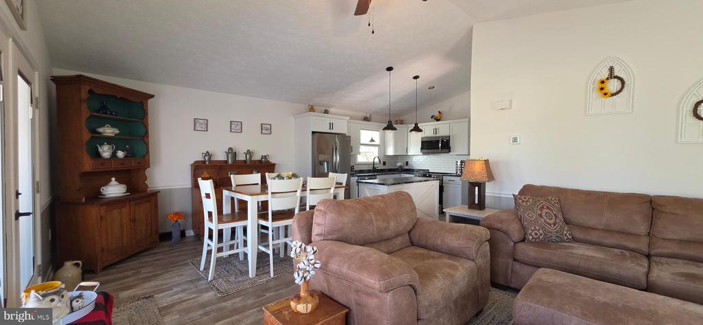 20 LAKEVIEW CIR, LOUISA, Virginia 23093, 3 Bedrooms Bedrooms, ,2 BathroomsBathrooms,Residential,20 LAKEVIEW CIR,VALA2009552 MLS # VALA2009552