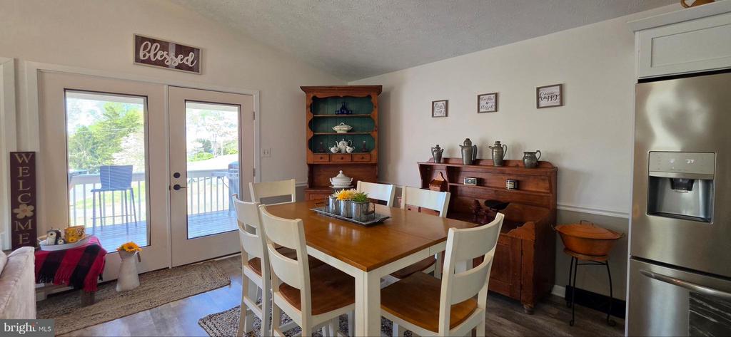 20 LAKEVIEW CIR, LOUISA, Virginia 23093, 3 Bedrooms Bedrooms, ,2 BathroomsBathrooms,Residential,20 LAKEVIEW CIR,VALA2009552 MLS # VALA2009552