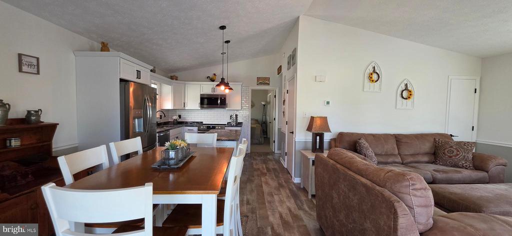 20 LAKEVIEW CIR, LOUISA, Virginia 23093, 3 Bedrooms Bedrooms, ,2 BathroomsBathrooms,Residential,20 LAKEVIEW CIR,VALA2009552 MLS # VALA2009552